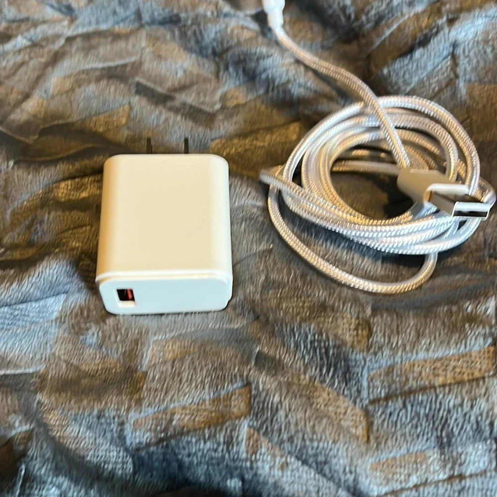 Ellie Los Angeles Wireless Charging Tray EUC
